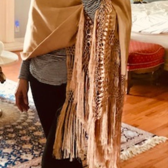NWOT Fringed Evening Wrap Shawl - Picture 3 of 8